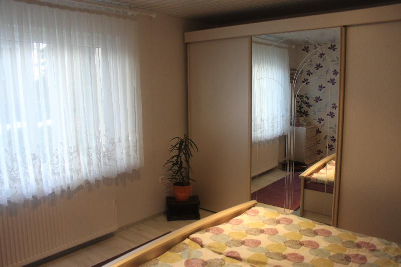 Wohnung 4 Schlafzimmer mit Doppelbett