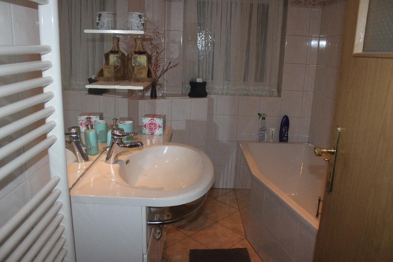 Wohnung 4 - Badezimmer mit Badewanne