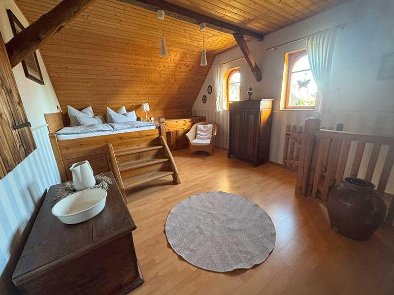 Doppelbett mit Treppe