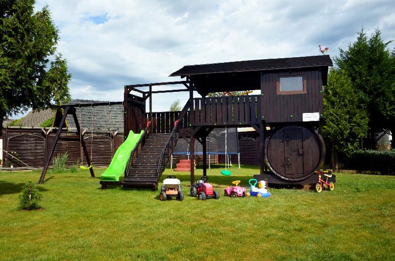 Spielplatz mit Garten