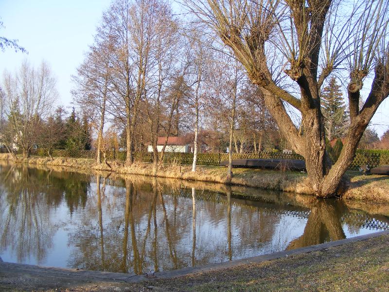 Kleiner Wirtschaftshafen hinter dem Haus