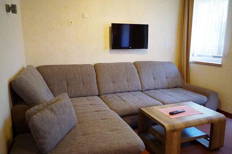 Couch im Doppelzimmer