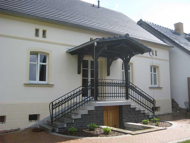 Gutshaus Ausgang in den Garten