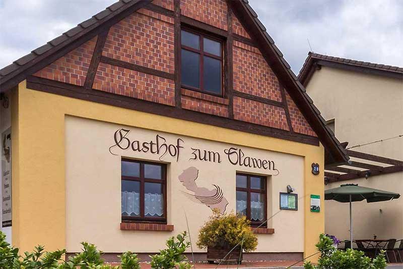 Giebelseite vom Gasthof